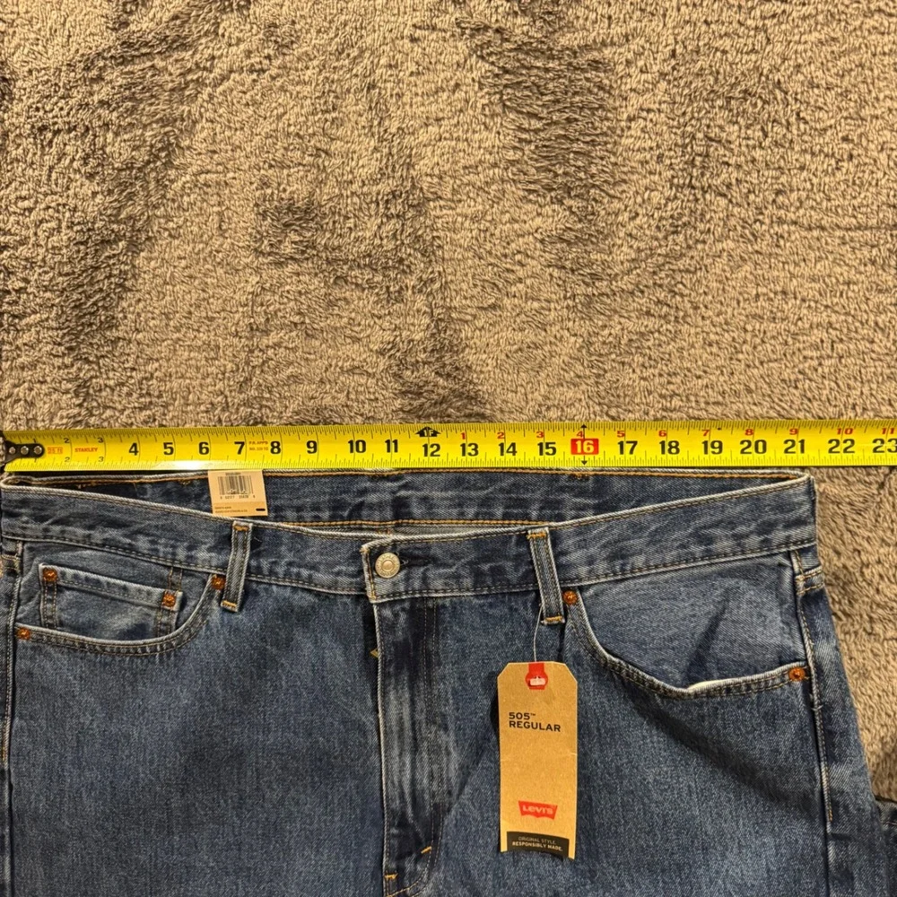Levis 505 Regular Fit Mens Jeans 42x32 Medium Wash Blue Straight Leg NWT